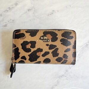GUC COACH Leopard Print Double Zip Card holder